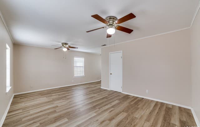 2802  Darwin Dr, San Antonio, TX 78228 — photo 14