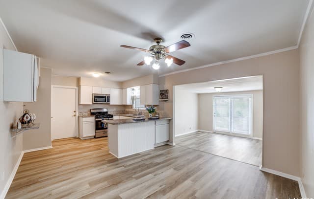 2802  Darwin Dr, San Antonio, TX 78228 — photo 15