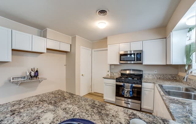 2802  Darwin Dr, San Antonio, TX 78228 — photo 18