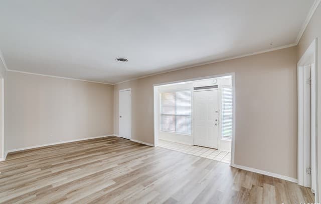 2802  Darwin Dr, San Antonio, TX 78228 — photo 3