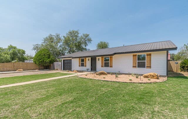 1215  Olive, Jourdanton, TX 78026 — photo 2
