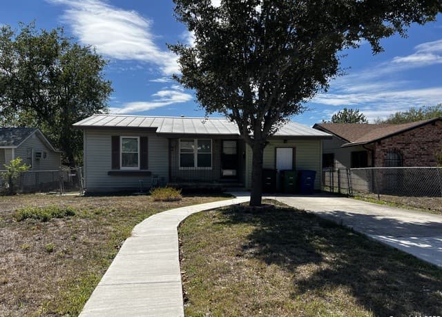 726  John Adams Dr