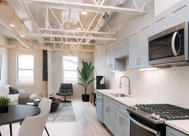 210 W Peden Unit 106