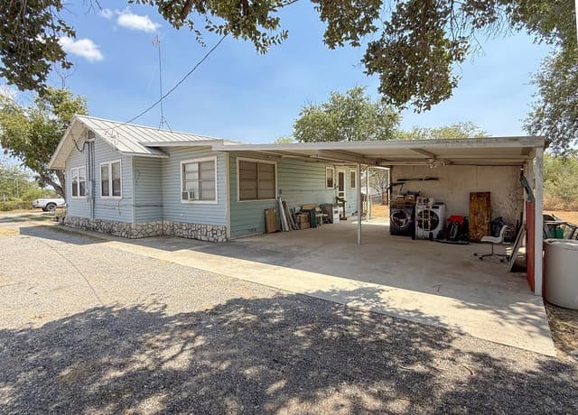 110  Renfro Dr, Devine, TX 78016 — photo 18