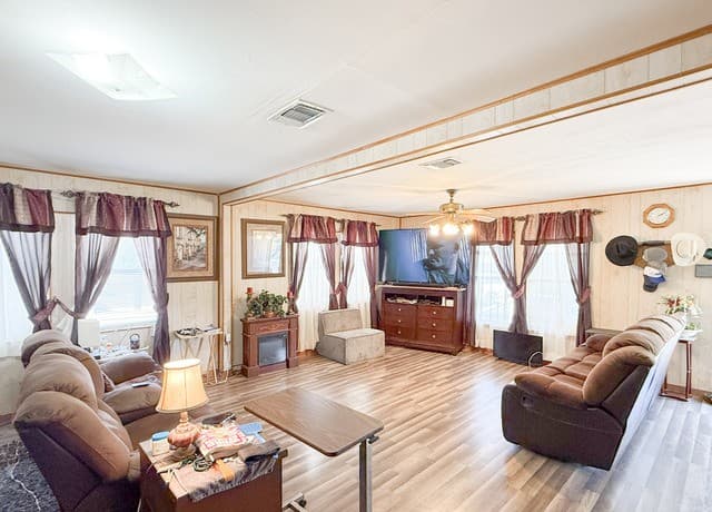 110  Renfro Dr, Devine, TX 78016 — photo 6