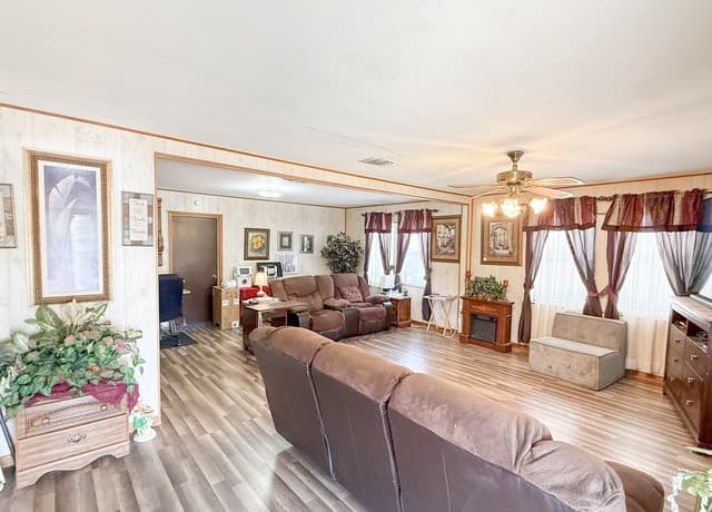 110  Renfro Dr, Devine, TX 78016 — photo 7