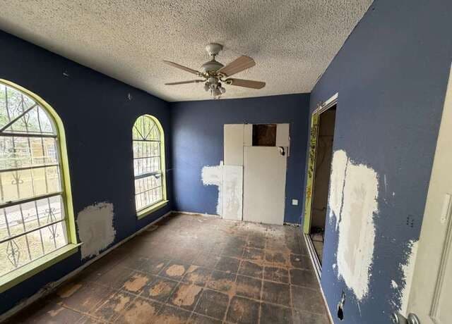 1912  San Carlos, San Antonio, TX 78207 — photo 3