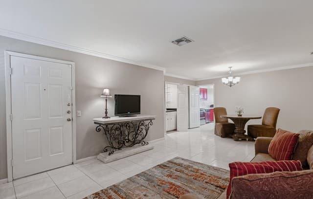 5359 Fredericksburg Rd Unit 610, San Antonio, TX 78229 — photo 3