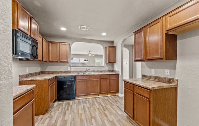 12122  Chi Chis Cv, San Antonio, TX 78221 — photo 4
