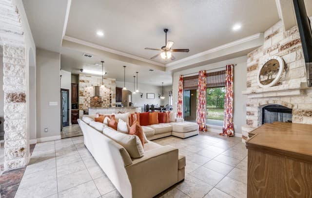 112 S Abrego Xing, Floresville, TX 78114 — photo 10