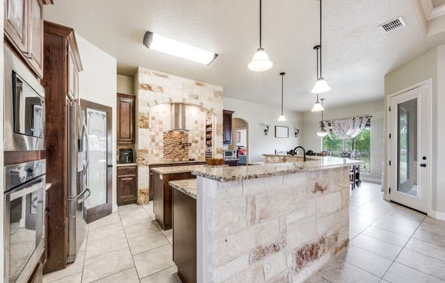 112 S Abrego Xing, Floresville, TX 78114 — photo 16