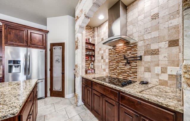 112 S Abrego Xing, Floresville, TX 78114 — photo 18