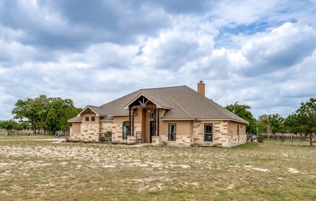 112 S Abrego Xing, Floresville, TX 78114 — photo 3