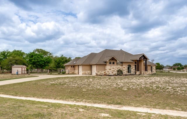112 S Abrego Xing, Floresville, TX 78114 — photo 4