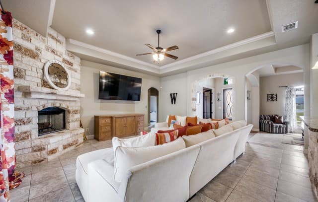 112 S Abrego Xing, Floresville, TX 78114 — photo 9