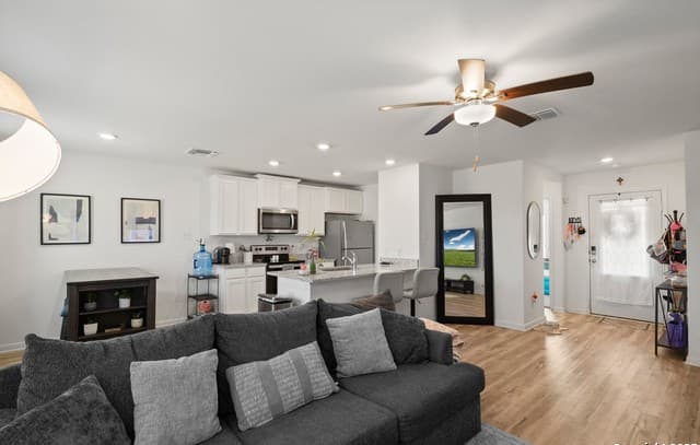 16025  Dickens Blf, Lytle, TX 78052 — photo 6