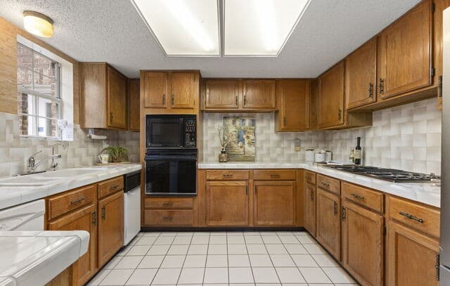 16715  Henderson Pass, San Antonio, TX 78232 — photo 16