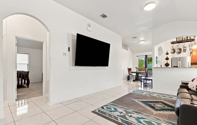 2515  Sunset Bnd, San Antonio, TX 78244 — photo 9