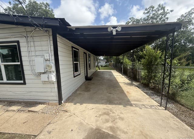 219  Mohawk St, San Antonio, TX 78211 — photo 17