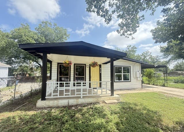 219  Mohawk St, San Antonio, TX 78211 — photo 2