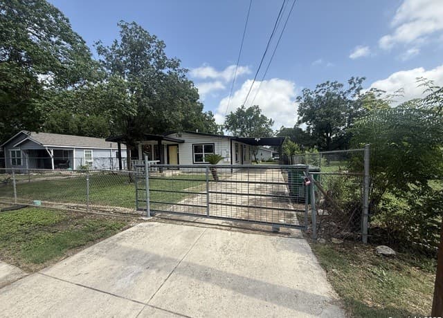 219  Mohawk St, San Antonio, TX 78211 — photo 3
