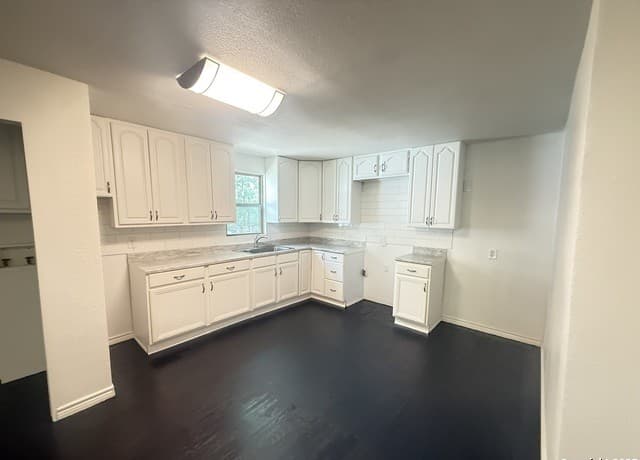 219  Mohawk St, San Antonio, TX 78211 — photo 8