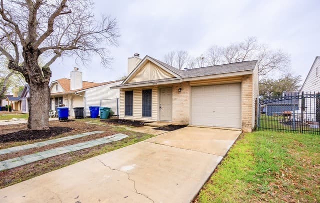3543  Bottomless Lk, San Antonio, TX 78222 — photo 2