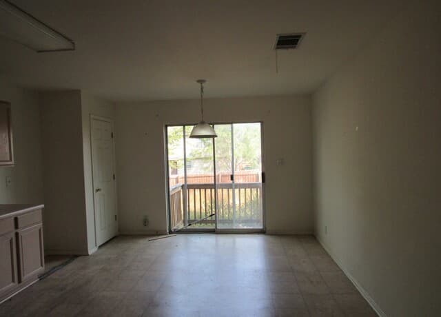 223  Bridle Rdg, San Antonio, TX 78227 — photo 5