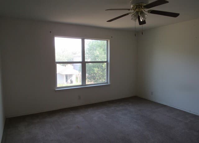 223  Bridle Rdg, San Antonio, TX 78227 — photo 8