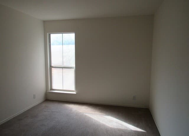 223  Bridle Rdg, San Antonio, TX 78227 — photo 9