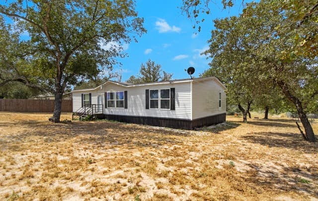 140  Valley View Dr, Poteet, TX 78065 — photo 2