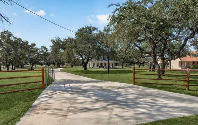 140  County Road 6871, Natalia, TX 78059 — photo 5
