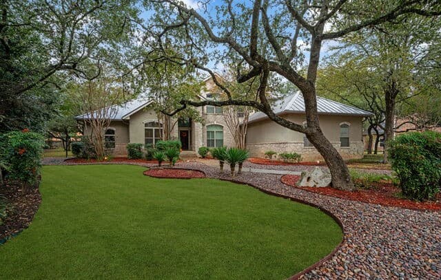 31  Royal Waters Dr
