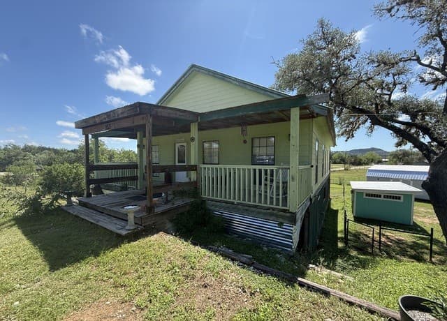 153  Park, Bandera, TX 78003 — photo 2