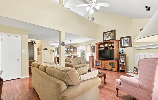 8621  Wood Falls, San Antonio, TX 78251 — photo 2