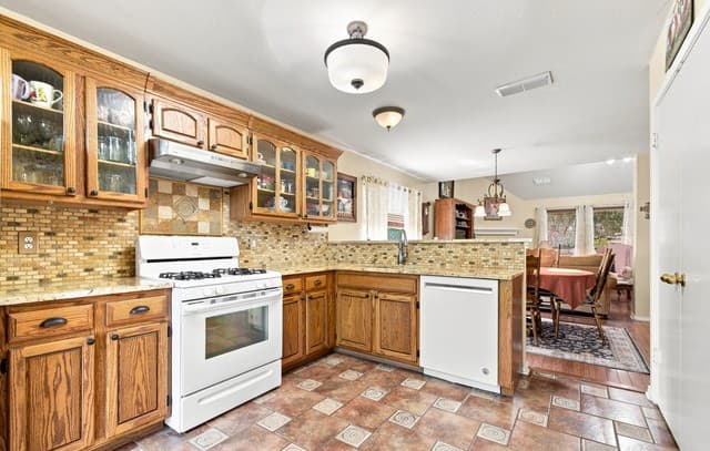 8621  Wood Falls, San Antonio, TX 78251 — photo 7