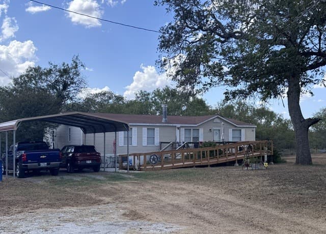 3303  Sandy Elm Rd, La Vernia, TX 78121 — photo 2