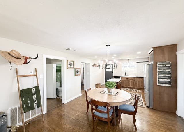 901  Zig Zag Ave, Devine, TX 78016 — photo 17
