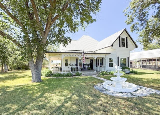 901  Zig Zag Ave, Devine, TX 78016 — photo 4