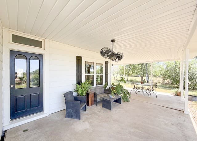 901  Zig Zag Ave, Devine, TX 78016 — photo 8