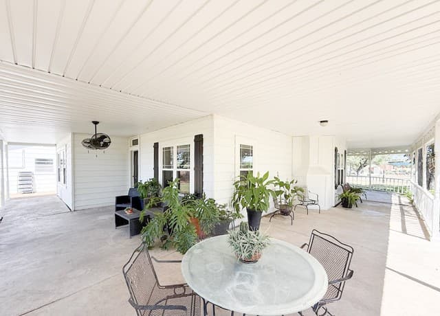 901  Zig Zag Ave, Devine, TX 78016 — photo 9