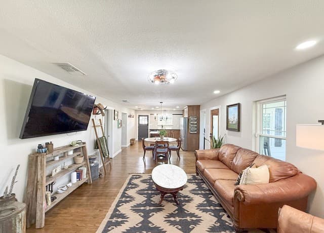 901  Zig Zag Ave, Devine, TX 78016 — photo 13