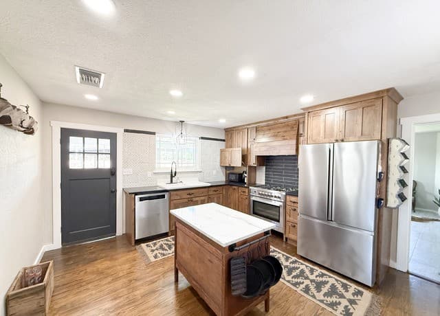 901  Zig Zag Ave, Devine, TX 78016 — photo 19