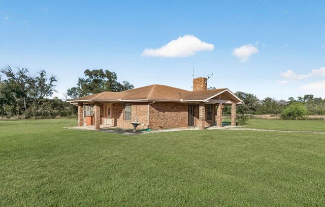 13450  Wheeler Rd, Atascosa, TX 78002 — photo 6