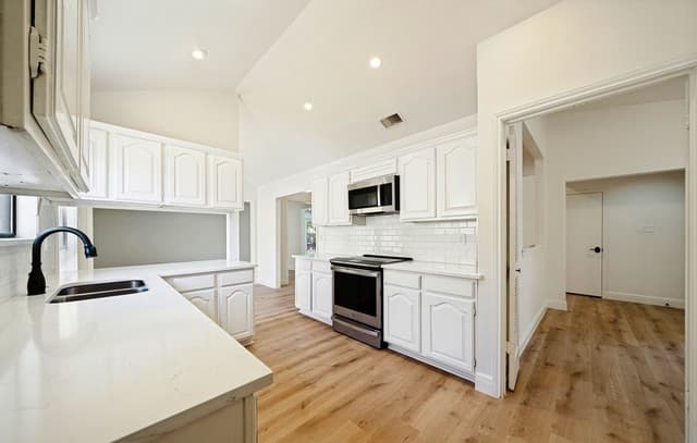 5851  Spring Village St, San Antonio, TX 78247 — photo 14