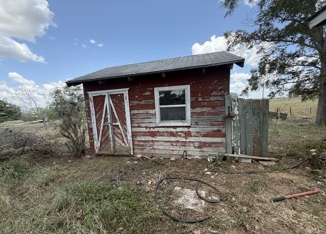 415  Se Main St, Stockdale, TX 78160 — photo 13