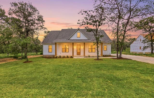 3515  County Road 676, Devine, TX 78016 — photo 2