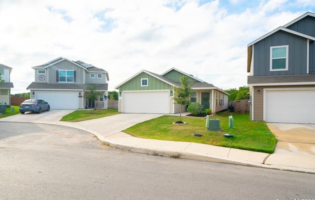 6330  Silver Pegasus, San Antonio, TX 78218 — photo 3