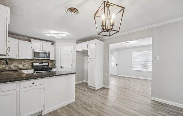 554  Kate Schenck Ave, San Antonio, TX 78223 — photo 6