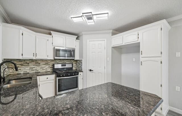 554  Kate Schenck Ave, San Antonio, TX 78223 — photo 9
